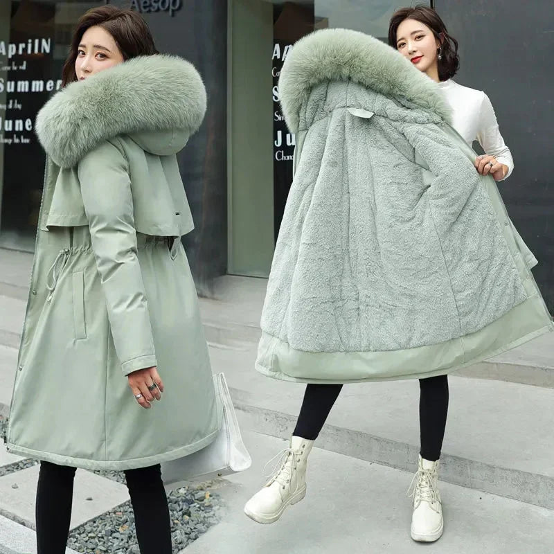 Manteau mi-long, fourrure intérieur et contour de capuche