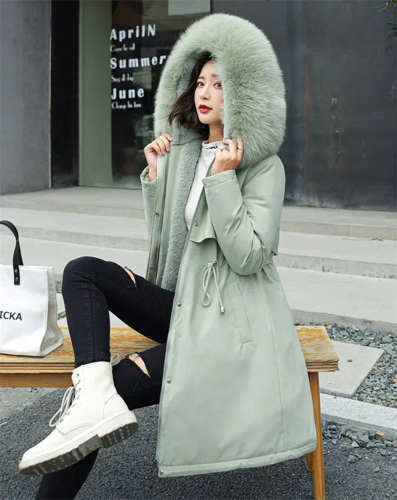 Manteau mi-long, fourrure intérieur et contour de capuche